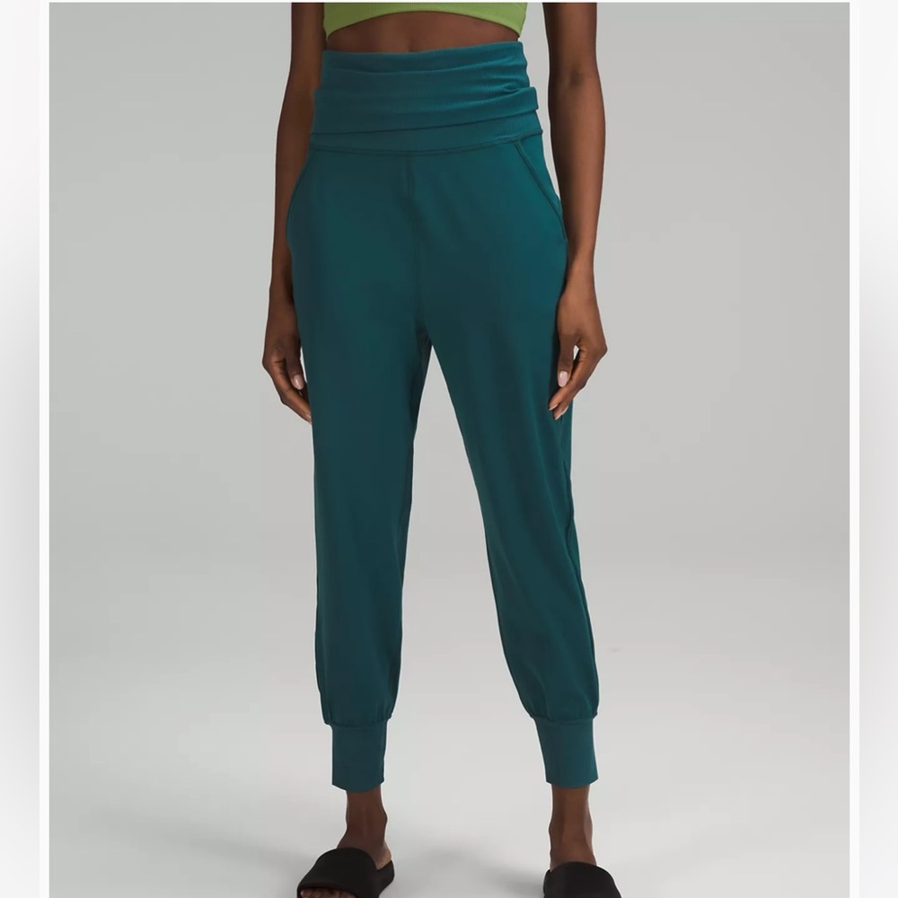 lululemon Align™ Super-High-Rise Ribbed-Waist Jogger
Full Length